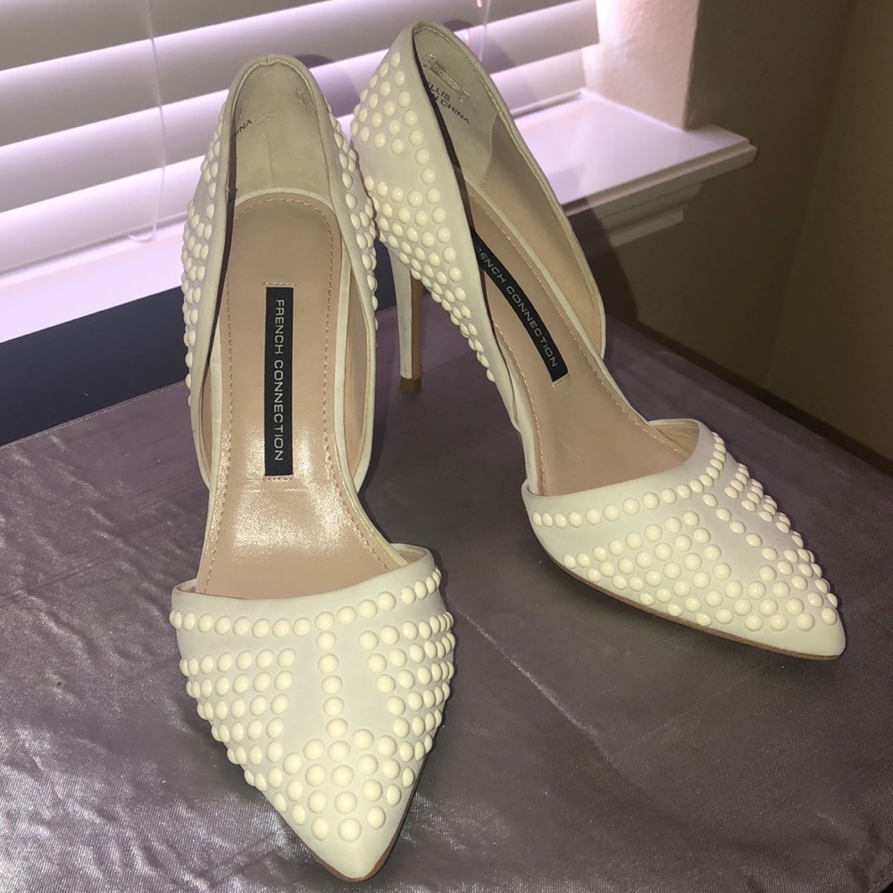Size 7 White Dotted heels